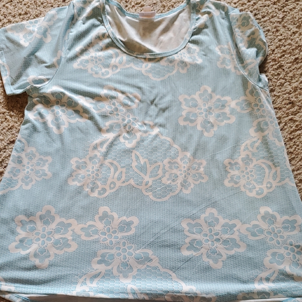(CH) LuLaRoe Light Blue and White Honeycomb Top